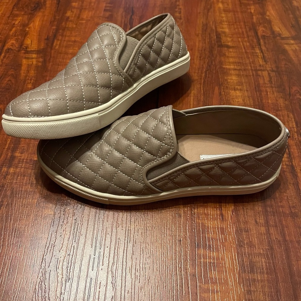 Steve Madden. Size 10. Great condition.